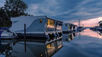 Deluxe Double Room, Partial Sea View | Desk, free WiFi, bed sheets