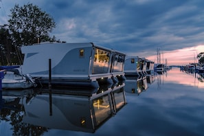 Bureau, Wi-Fi gratuit, draps fournis