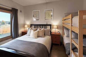 1 bedroom, iron/ironing board, WiFi, bed sheets - Rocky Mountain Sanctuary (Steamboat Springs)