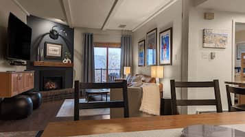 Televisión, chimenea