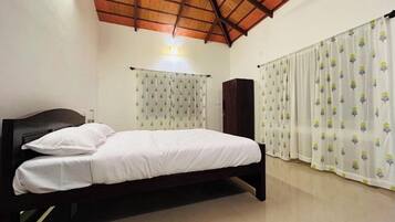 Family Villa, 4 Bedrooms, Balcony, City View | 4 bedrooms, bed sheets