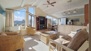 Smart TV, DVD player, books - 200 Pointes North | Water View | Downtown Charlevoix | Indoor/Outdoor Pool (Charlevoix)