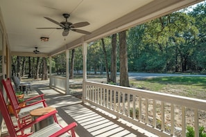Terrace/patio - New Cardinal Cove book 3 get 4th night free! (Wills point)