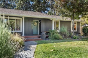 Exterior detail - New! Chic Hideaway ~ Hot Tub ~ Ping Pong Table ~ Close to Old Mill (Bend)
