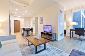 テレビ、書斎 / ワークスペース