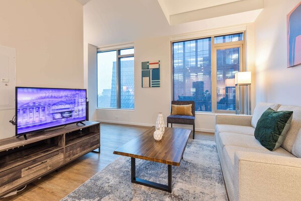 テレビ、書斎 / ワークスペース