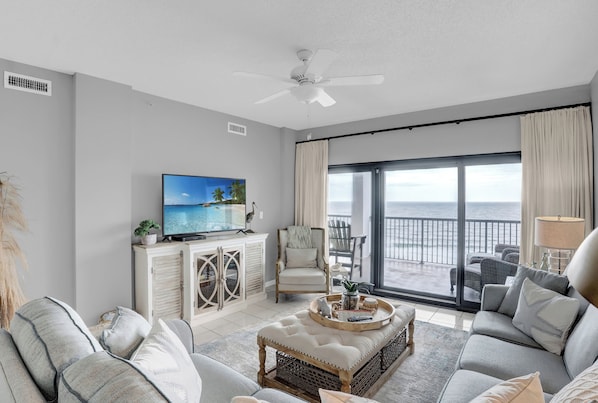 テレビ、DVD プレーヤー