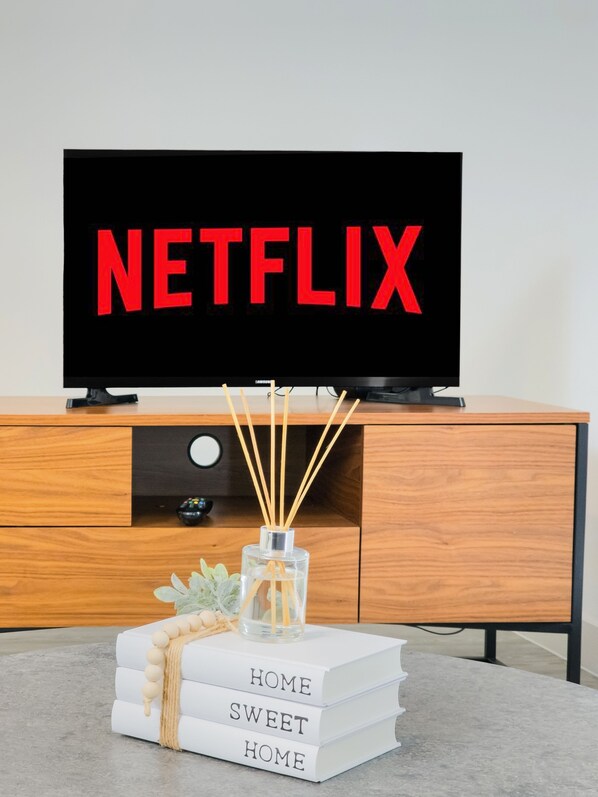 Interior - Cosy 2 Bedroom 2 Bath Apartment With Free Parking (Salford)