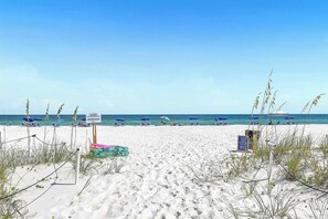 Una playa cerca