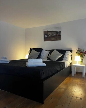 2 bedrooms, iron/ironing board, WiFi, bed sheets - Old Town Nest - Saffi Square (Civitavecchia)