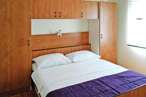 4 bedrooms, individually furnished, bed sheets - Apartments Lug, Privlaka With Pool (Privlaka)