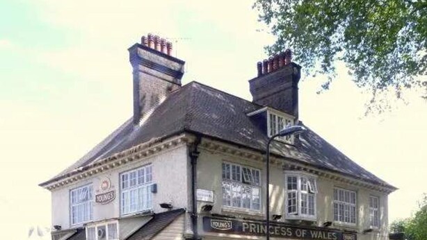 A traditional pub with a sign reading "Princess of Wales." - Hackney E5 - Perfect for Couples Getaway (London)