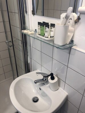 Bathroom - Hackney E5 - Perfect for Couples Getaway (London)