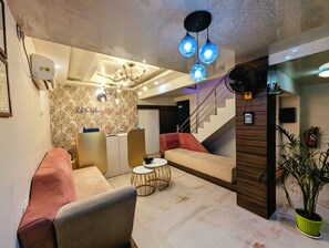 Reception - The Vibs International (Damoh)