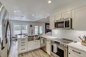 Fridge, microwave, oven, stovetop - Family-Friendly 3BR w/ Private Pool & BBQ in SW Austin (Austin)