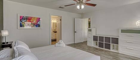 3 habitaciones, tabla de planchar con plancha, cuna de viaje y wifi