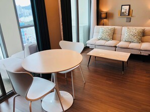 Superior Double Room, Partial Sea View | Living area | TV - Elbon the stay - Bona Together (Busan)