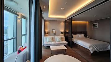 Superior Double Room, Partial Sea View | Desk, laptop workspace, soundproofing, free WiFi
