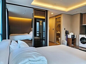 Superior Twin Room, City View | Desk, laptop workspace, soundproofing, free WiFi - Elbon the stay - Bona Together (Busan)