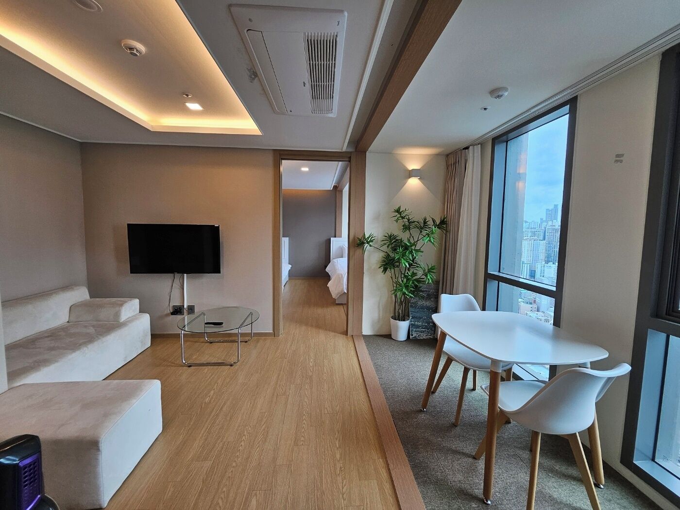 Chambre Double Deluxe, vue mer | Coin séjour | Télévision