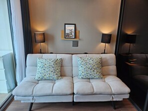 Superior Double Room, Partial Sea View | Living area | TV - Elbon the stay - Bona Together (Busan)