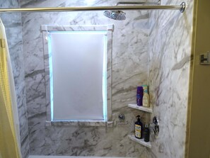 Shower, hair dryer, towels - Park-Side Home in Jamaica Plain (Boston)
