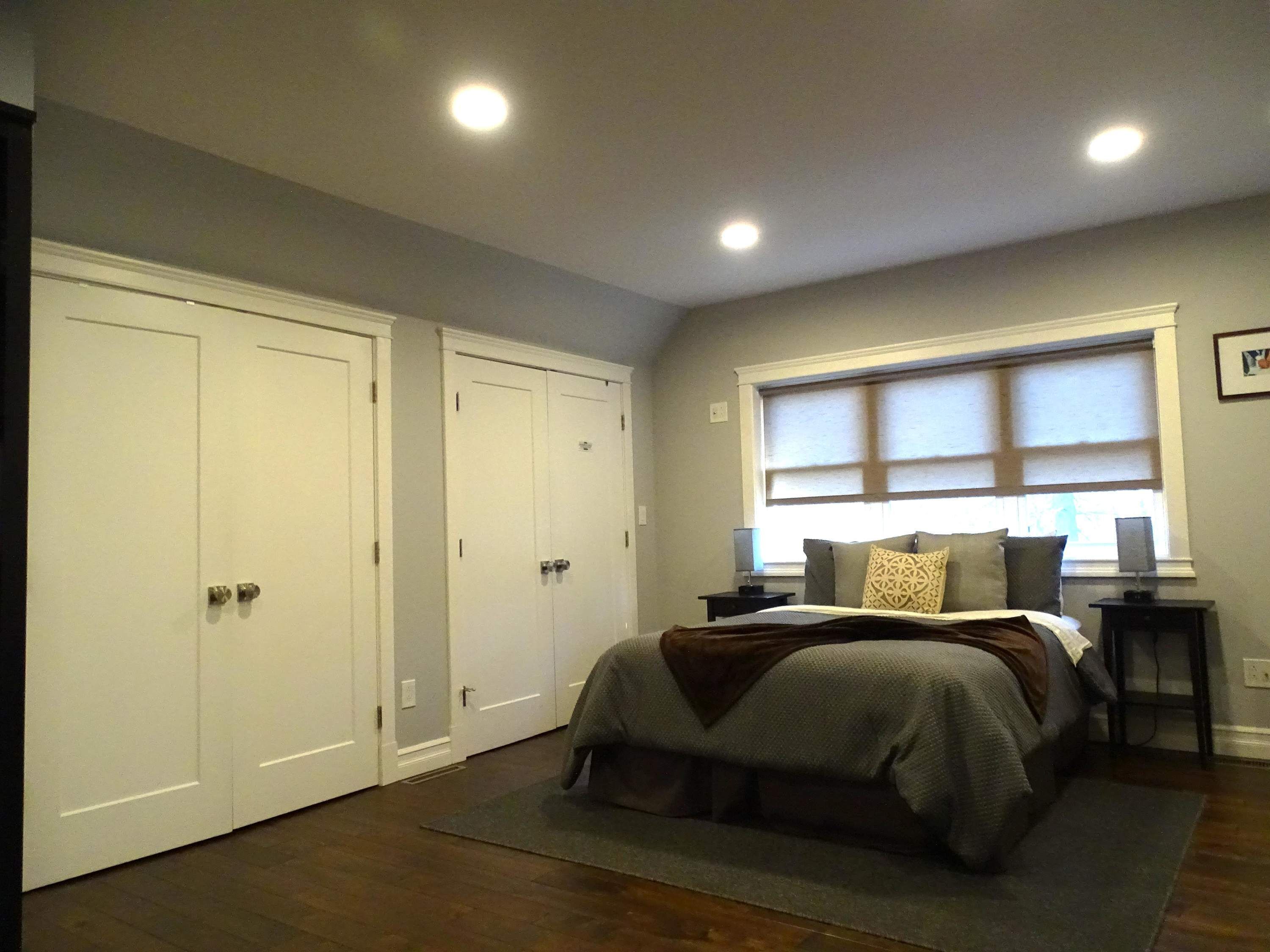 3 bedrooms, desk, iron/ironing board, travel crib