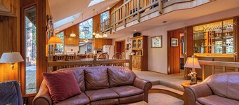 GM324 Views of Glaze Meadow Golf Course. Walking distance to Upper GM pool!