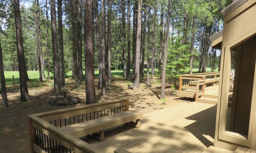 GM324 Views of Glaze Meadow Golf Course. Walking distance to Upper GM pool!