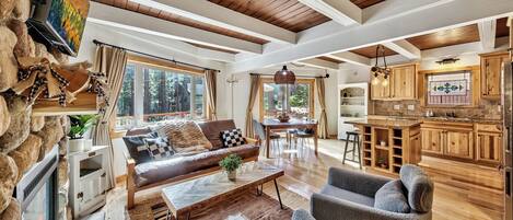 Smart TV, chimenea, futbolito