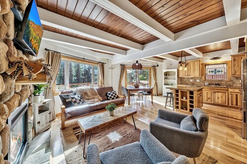 Pine Ridge Cabin: Stylish A-Frame - BBQ, Hot Tub, Games