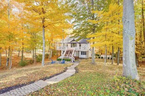 Cottage (3 Bedrooms) | Interior - Cottage w/ Private Beach + Fire Pit in Manistee! (Manistee)