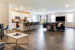 House (3 Bedrooms) | Interior