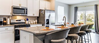5 Mi to Fort Harrison: Home w/ Pool Access!