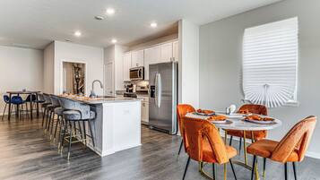 House (3 Bedrooms) | Interior