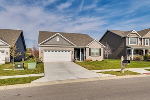 House (3 Bedrooms) | Interior - 5 Mi to Fort Harrison: Home w/ Pool Access! (McCordsville)