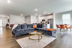 House (3 Bedrooms) | Interior
