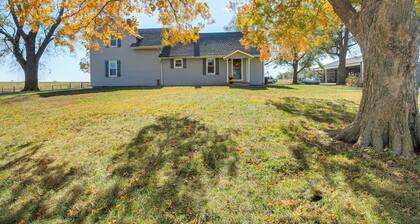 15 Mi to La Cygne Lake: Peaceful Ranch Home