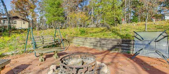 Keshena Lake House: Fire Pit, Deck