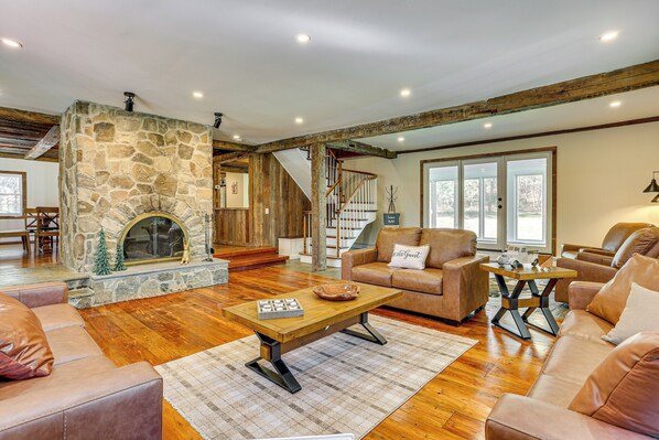 Interior - Indoor Pool, Gym & More: Catskills 'retreat House' (Summitville)