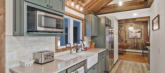 Indoor Pool, Gym & More: Catskills 'retreat House'