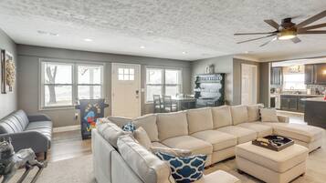 House (3 Bedrooms) | Interior