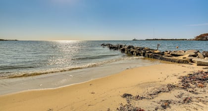 4 Mi to Beach: Furnished Deck at Waterford Home!
