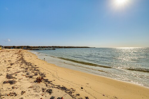 4 Mi to Beach: Furnished Deck at Waterford Home!