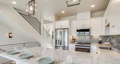 Luxe Midtown Townhome < 2 Mi to Dtwn Reno!