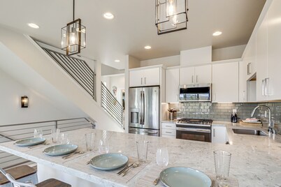 Luxe Midtown Townhome < 2 Mi to Dtwn Reno!