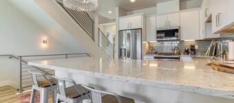 < 2 Mi to Dtwn Reno: Luxe Midtown Gem w/ Patio