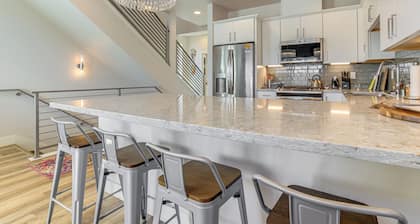 < 2 Mi to Dtwn Reno: Luxe Midtown Gem w/ Patio