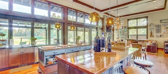 Golf Getaway w/ Hot Tub, Course Views in Cle Elum!