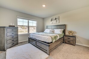 Interior - 15 Mi to Dtwn Des Moines: Pet-friendly Waukee Home (Waukee)